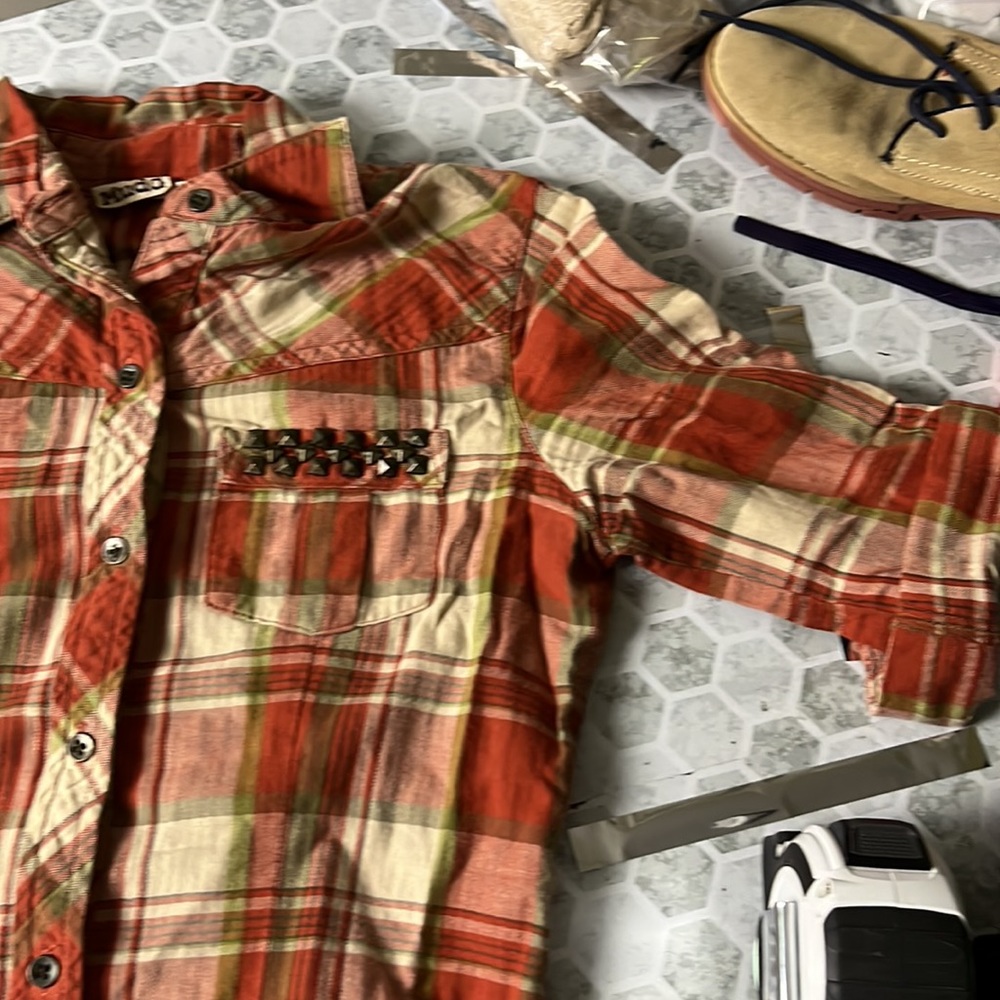 Mudd XS Red Green Tan Short Sleeve Button Up Collared Top - Picture 2 of 5